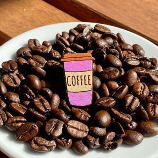Milujete kávu? ☕️ Dřevěné šperky s motivy kávy vás ozdobí a ukáží vaši vášeň i okolí! Vůni dřeva a kávy v podobě našich...