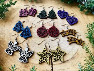 🎄 Letošní vánoční kolekce dřevěných náušnic celá pohromadě ❤️ ❄️ V zasněžené kolekci najdete 8 vánočních motivů – od...